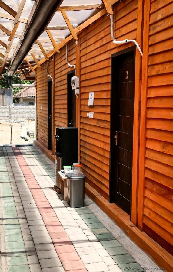 Mandalika Queen Hostel Kuta  Zewnętrze zdjęcie